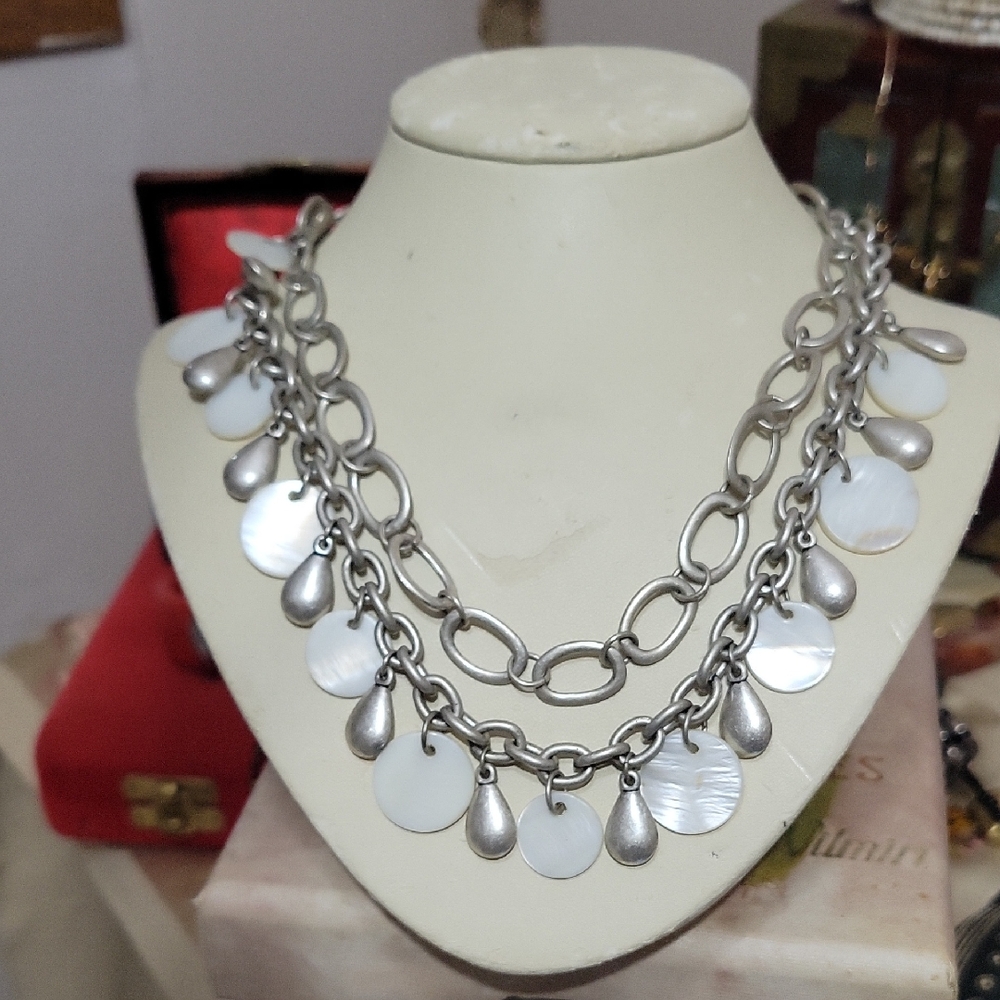 VINTAGE MOTHER OF PEARL NECKLACE